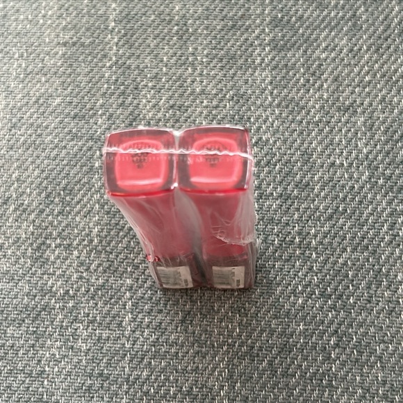 L’Oreal infallible 8 hour plumping gloss RED 2-pack - Picture 4 of 4